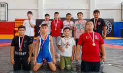Manavgat Belediyesi Güreş Kulübü'nde Minik Sporculardan Madalya Yağmuru
