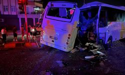 Antalya'da Yoğun Trafikte Midibüs Kazası: 6 Yaralı