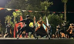 Kemer’de Gürcü Dans Topluluğu Gösterisi İzleyenleri Büyüledi