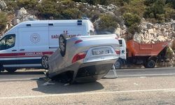 Çöp Kamyonuna Çarpan Araç Takla Attı: 3 Yaralı