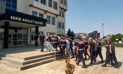 Antalya Jandarması 7 Aranan Şüpheliyi Yakaladı