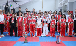 Madalya Kazanan Kick Boks Sporcularına Davul Zurnalı Karşılama
