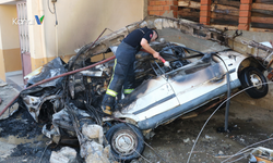 Antalya’da Freni Boşalan Çöp Kamyonu Direği Devirdi, 2 Otomobili Ezdi