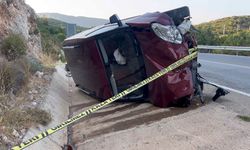 Ticari Araç Şarampole Devrildi: 6 Yaralı