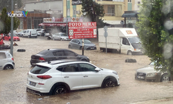 Antalya’da Sağanak: Yollar Göle Döndü, Araçlar Mahsur Kaldı