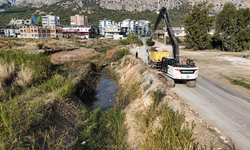 ASAT Sarısu’da Yağmur Suyu Kanallarını Temizliyor