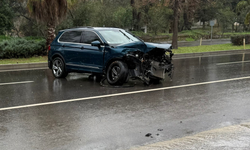Antalya’da Yağışlı Havada Kaza Ucuz Atlatıldı