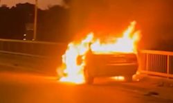 Çarpışan Otomobillerden Biri Yandı