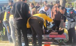 Yaşlı Adamı "Neden Selam Almıyorsun" Diyerek Bacağından Bıçakladılar