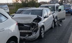 Kırmızı Işıkta Bekleyen Araçlara Çarpan Sürücü: 4 Yaralı