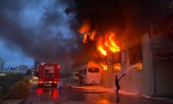 Antalya'da İnşaat Malzemeleri Deposunda Yangın