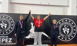 Kadınlardan Güreşte 3 Madalya