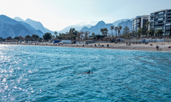 Antalya'da Sahilde Deniz, Zirvede Kayak Keyfi