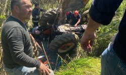 Aksu'da Traktör Dereye Devrildi Sürücü Hayatını Kaybetti