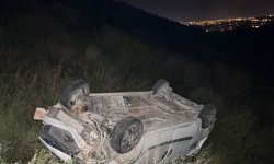 Antikent Girişinde Araç Şarampole Yuvarlandı: 2 Yaralı