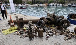 Büyükşehir'den Yat Limanı'nda Deniz Dip Temizliği