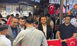 23 Nisan'da Bayrak Dağıttılar