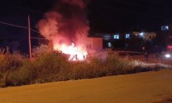 Park Halindeyken Alev Alev Yanan Araç Küle Döndü
