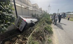 Antalya'da Okul Servisi Şarampole Devrildi
