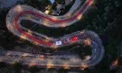 Antalya'da 400 Metrelik Türk Bayrağıyla Fener Alayı