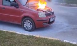 Seyir Halindeki Otomobil Yandı, Vatandaşlar Yardıma Koştu