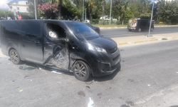 Alanya'da Minibüs İle Motosiklet Çarpıştı: 1'i Ağır 2 Yaralı