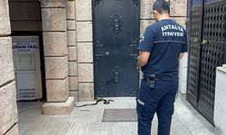 Namaza Gelen Cemaat Yılanla Karşılaştı