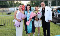 Kızının kanseri yendiği gün dereceyle mezun oldu
