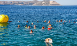 Meis-Kaş maratonu’nda dostluk için kulaç attılar