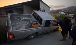 Alanya'da otomobil ile kamyonet çarpıştı