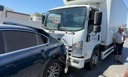 Antalya'da 3 araçlı zincirleme kaza