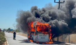 Antalya’da yolcu midibüsü alev alev yandı