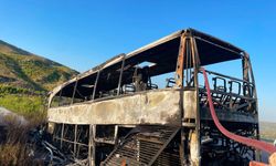 Antalya'da yanan yolcu otobüsü hurdaya döndü