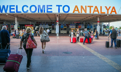 Antalya'ya 6 ayda hava yoluyla 5 milyon 574 bin 375 turist geldi