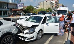 Antalya'da 5 aracın karıştığı kaza; 6 yaralı