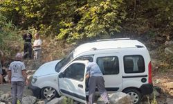 Alanya’da araç şarampole yuvarlandı