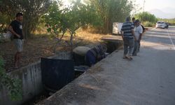 Antalya'da otomobil sulama kanalına düştü
