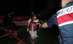 Adacıkta mahsur kalan genç kız kurtarıldı