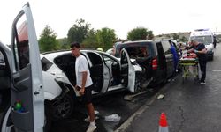 Antalya'da feci kazada ortalık savaş alanına döndü: 17 yaralı