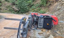 Gazipaşa’da forklift devrildi: Sürücü altında kaldı