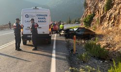 Antalya'da otomobil takla attı: 1 ölü, 2 yaralı