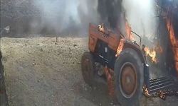 Traktör kısa devre yaptı, alevler saman ve hayvanlara sıçradı
