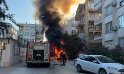 Park halindeyken yanan lüks araç küle döndü