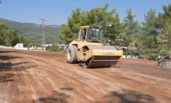 Kaş’ın üç mahallesini bağlayan 16 kilometrelik yol asfaltlanıyor