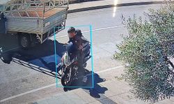 Antalya'da kamyonetle çarpışan motosikleti kaza yerinden kaçırdı