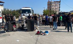 Antalya'da otomobil ile üç tekerlekli bisiklet çarpıştı