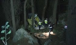 Antalya'da araç 50 metrelik uçuruma yuvarlandı: 2 ölü, 4 yaralı