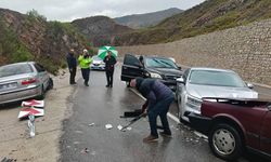 Manavgat’ta 3 araçlı zincirleme kaza