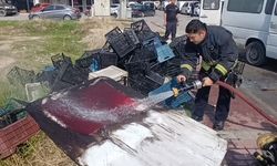 Yanan aracı söndüren itfaiyenin suyu, Türk bayrağı için aktı