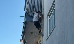 Evini ateşe verdi, kiracısı canını hiçe sayıp kediyi kurtardı